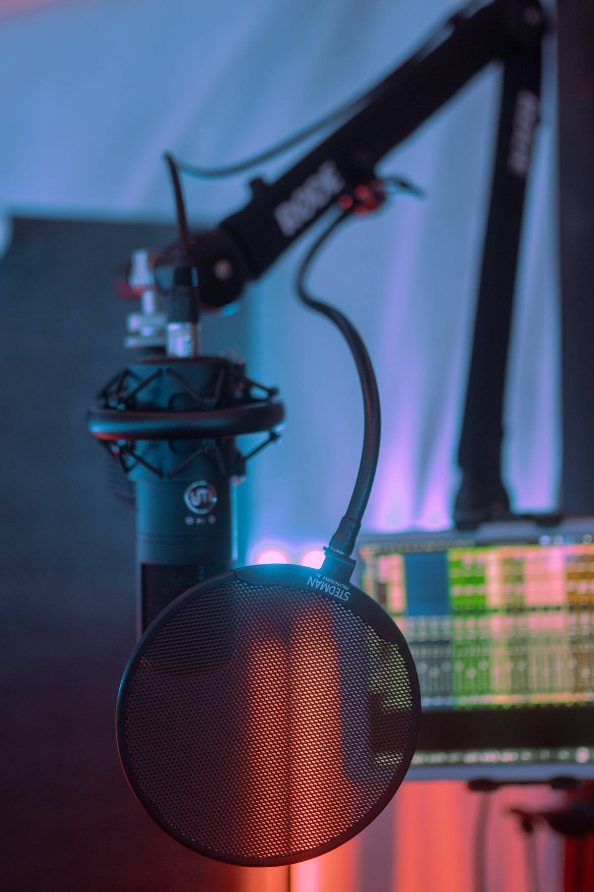 Studio vocal microphone with pop filter